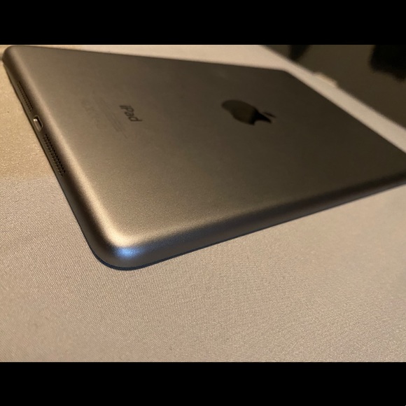 Apple Ipad Mini - Picture 3 of 5